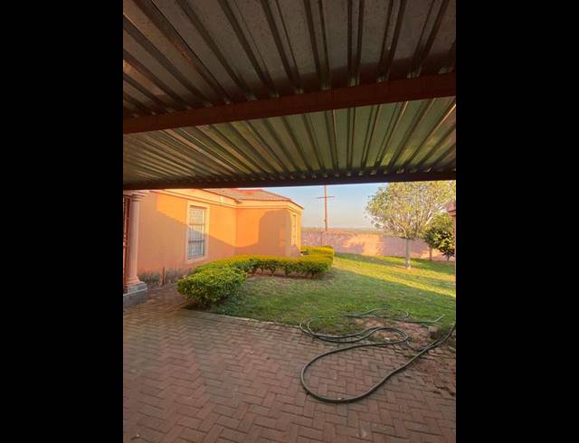 5 BEDROOM HOUSE FOR SALE IN SESHEGO 9A